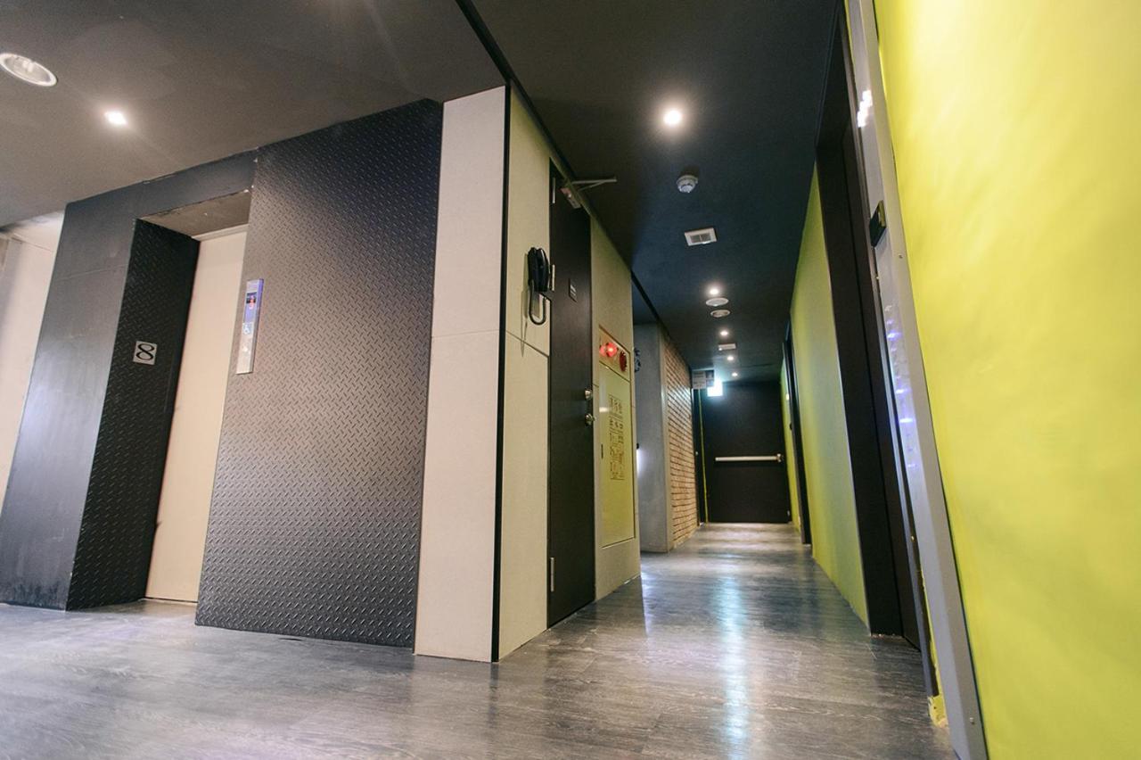 Kiwi Express Hotel-Taichung Station II Luaran gambar
