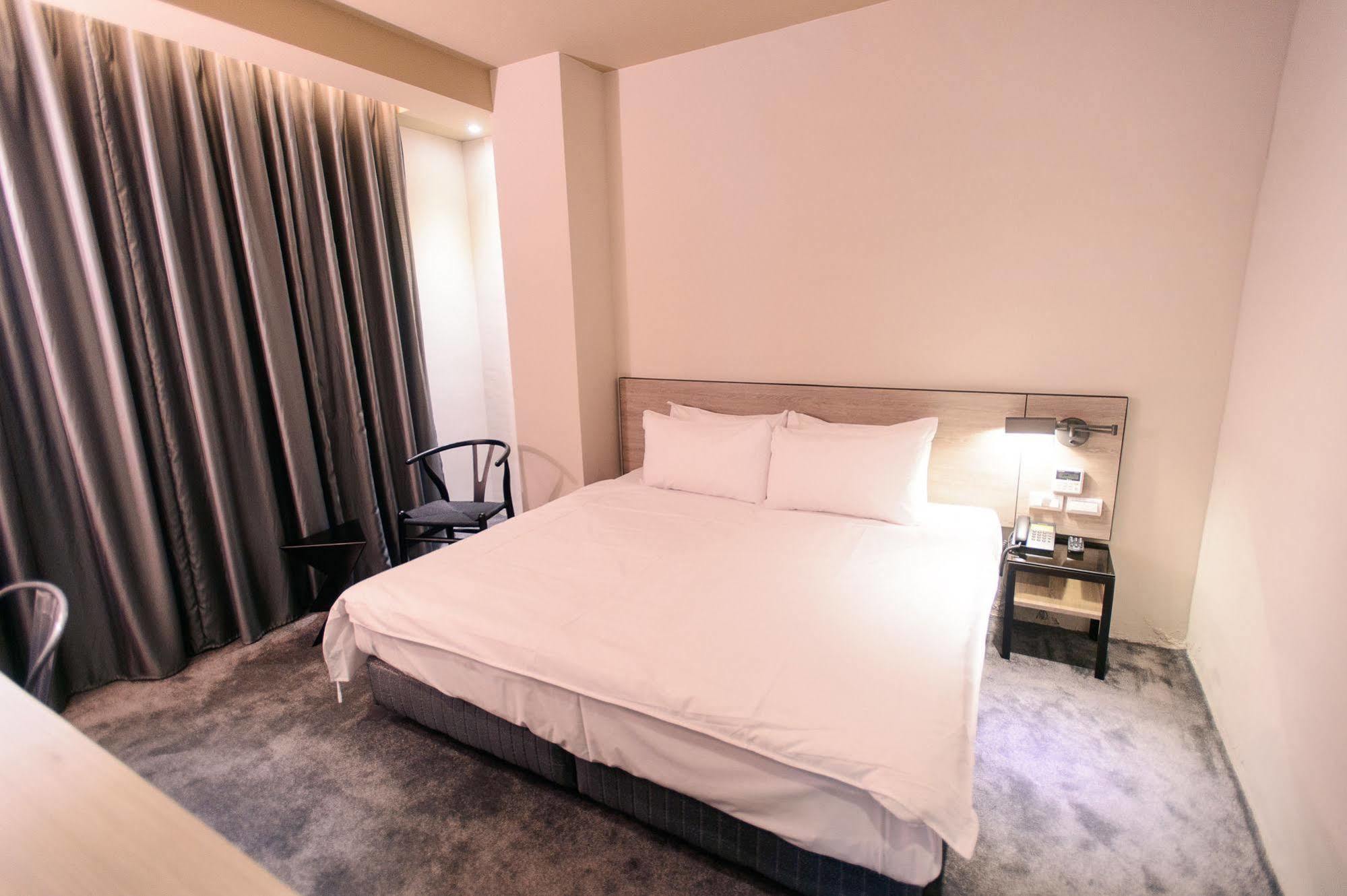 Kiwi Express Hotel-Taichung Station II Luaran gambar