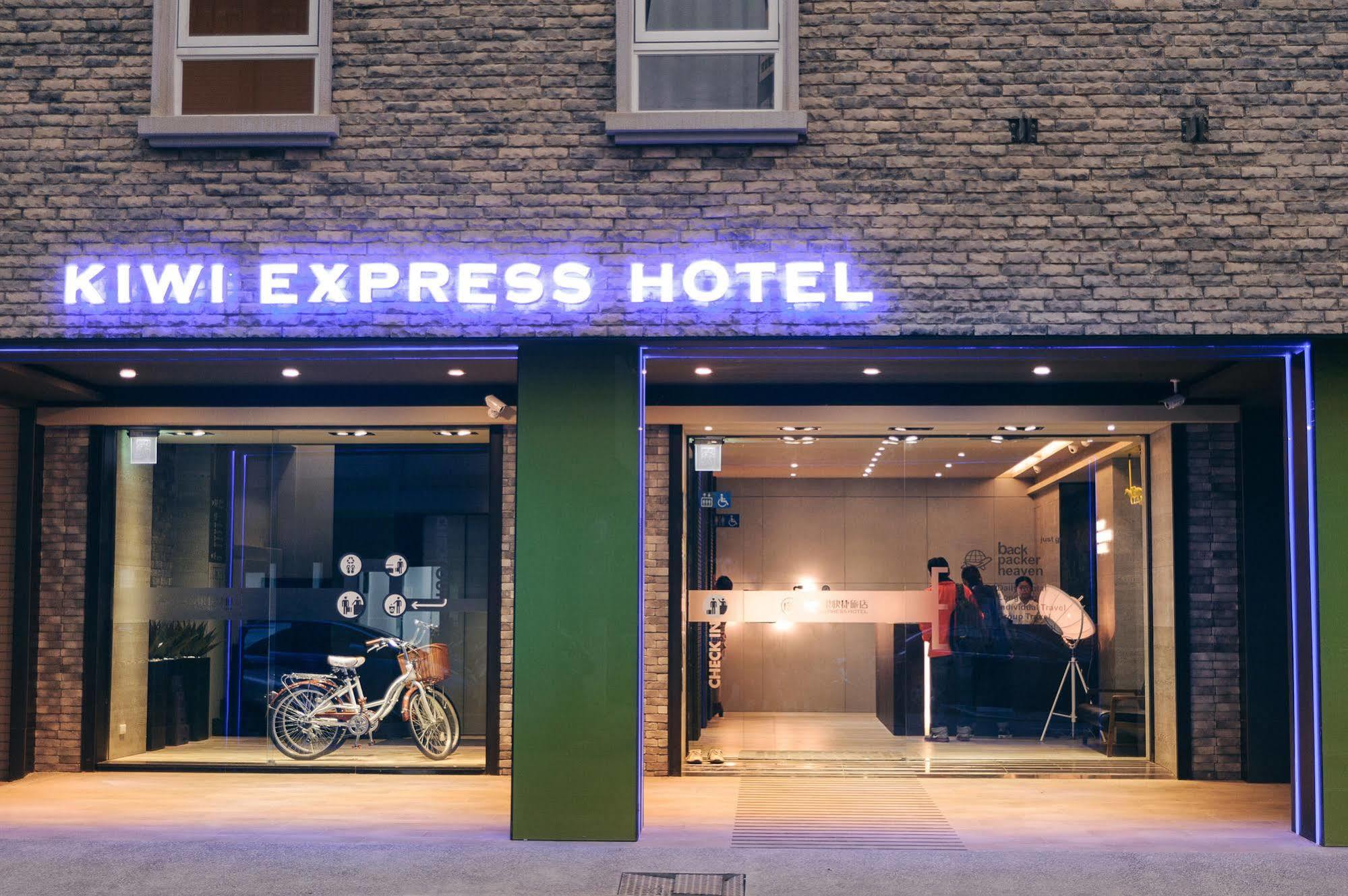 Kiwi Express Hotel-Taichung Station II Luaran gambar