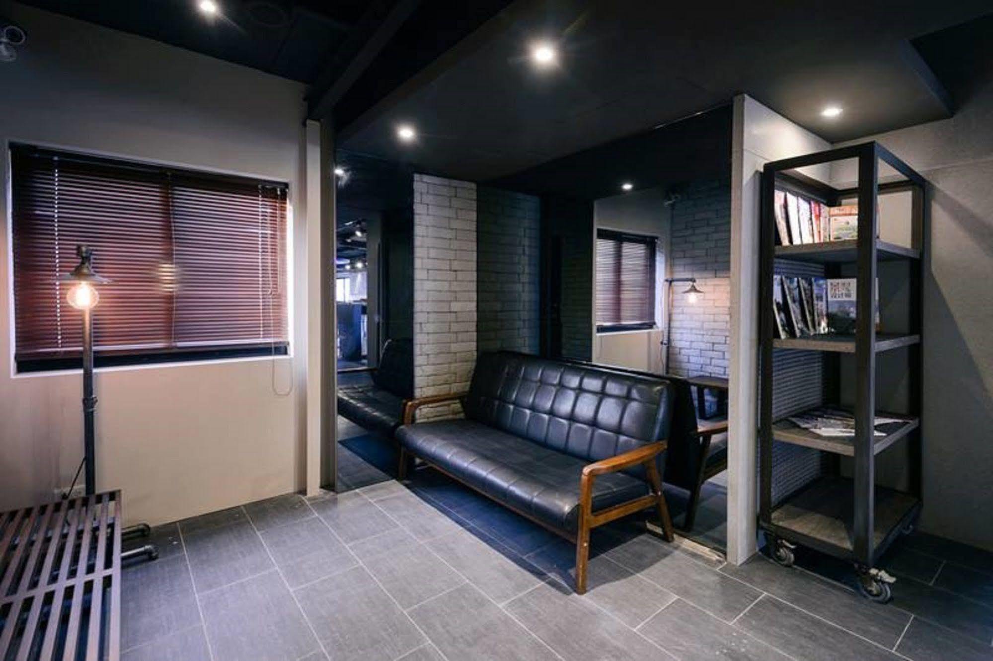 Kiwi Express Hotel-Taichung Station II Luaran gambar